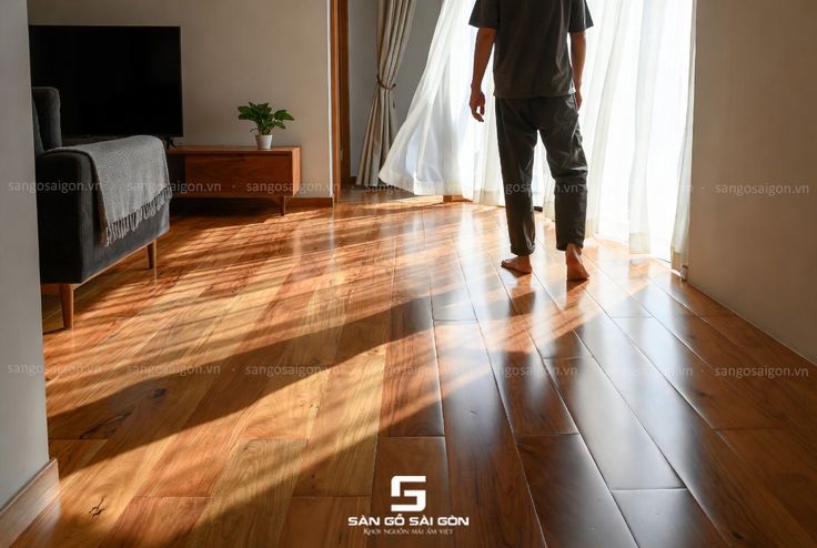 Nhà lát sàn gỗ tự nhiên có bị kêu cọt kẹt khi đi?